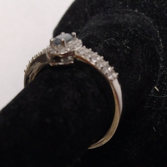 Stamped .925 Kagem Zambian Emerald and Diamond Ring. 2.91 Grams - Picture 2 of 4